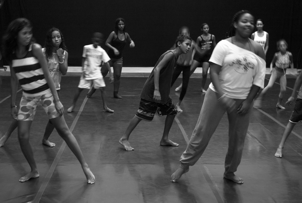 Dance school - Lia Rodrigues - �sammi landweer copy